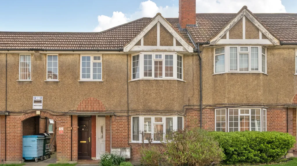 2 BEDROOMS | HITHER GREEN LANE, LONDON | SE13